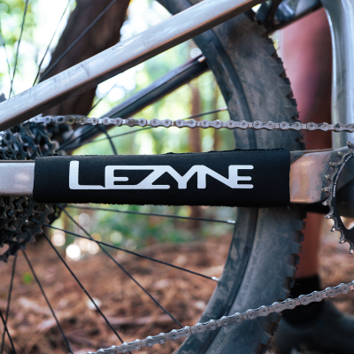 Lezyne Smart Chainstay Protector M black Produktbild 1